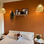 Casa Bella Private Suite With Balcony Garden With Wifi Ac Smart Tv Kitchenette Work Desk