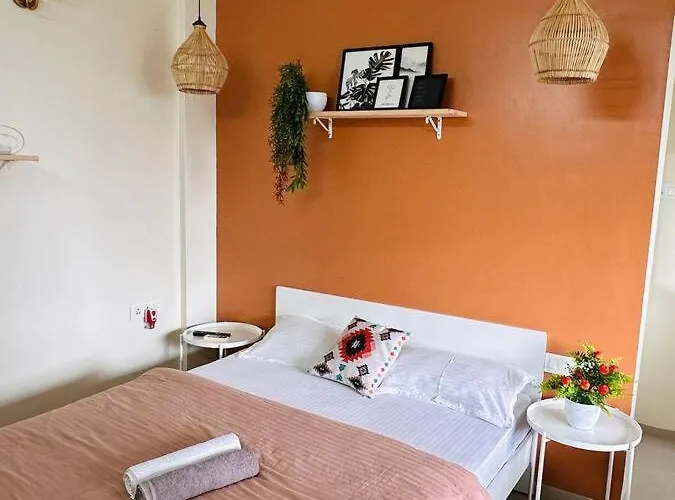 Casa Bella Private Suite With Balcony Garden With Wifi Ac Smart Tv Kitchenette Work Desk