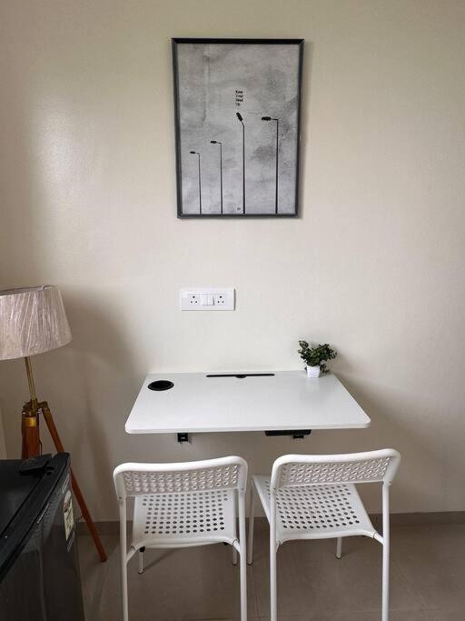 Apartment Casa Bella Private With Balcony Garden With Wifi Ac Smart Tv Kitchenette Work Desk Pune