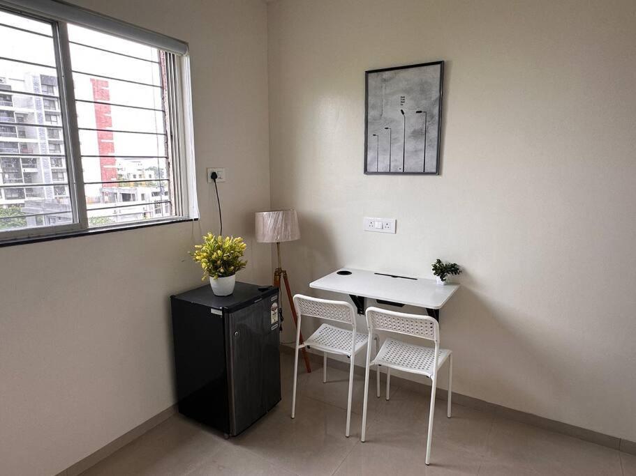 Casa Bella Private With Balcony Garden With Wifi Ac Smart Tv Kitchenette Work Desk Apartment